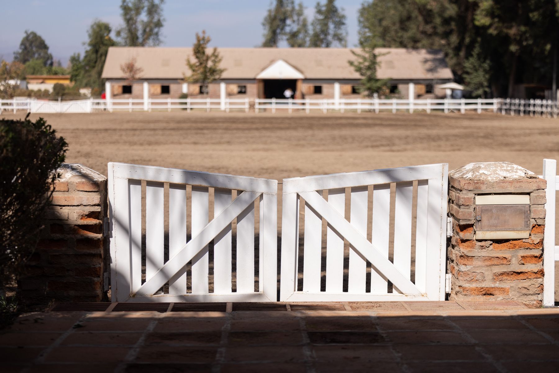 Plastic-lumber gate and fence in Chile — an Everwood Chile project